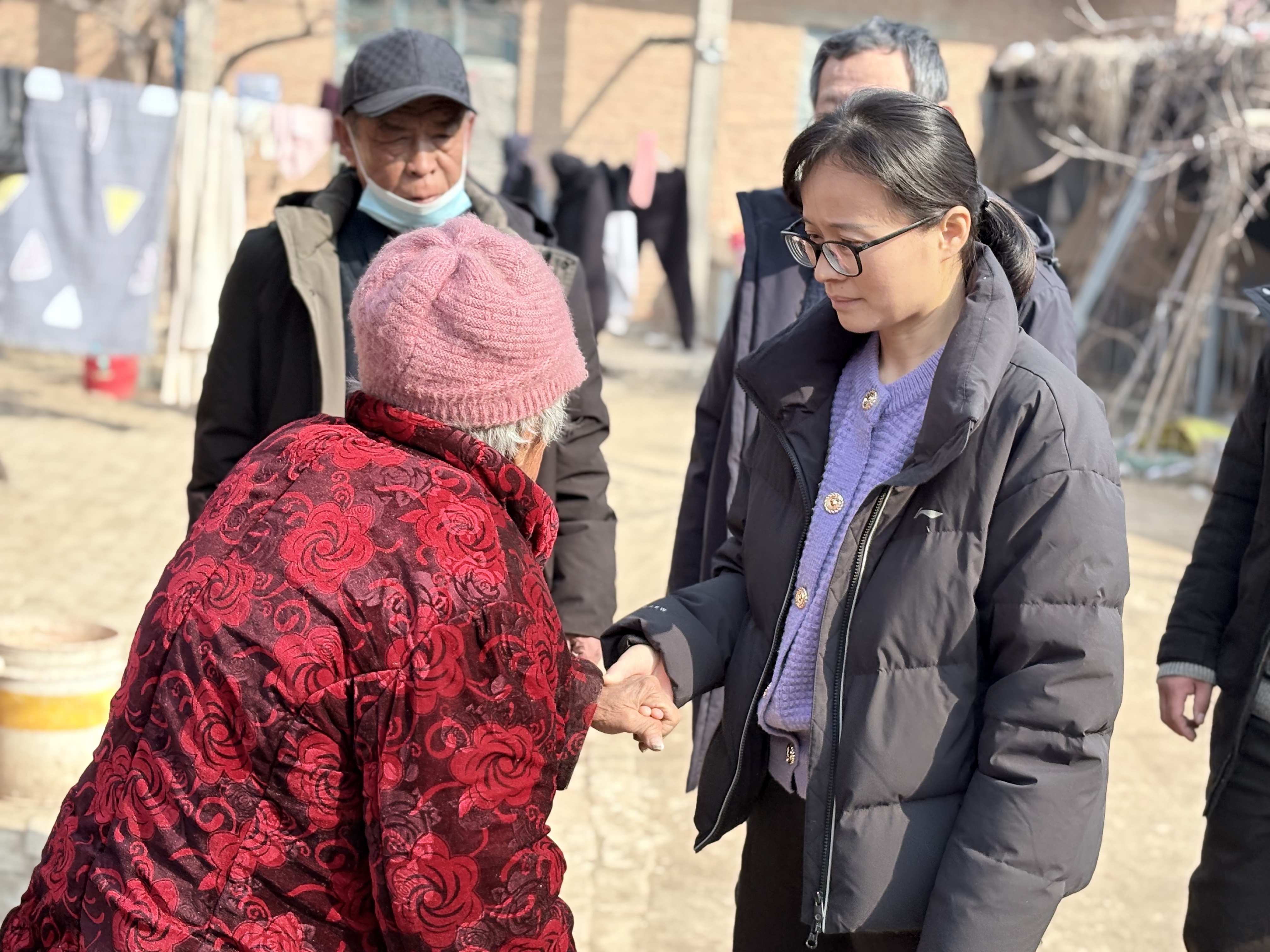 进村入户送温暖，精准扶贫显真情|山东3499拉斯维加斯爱心慰问活动